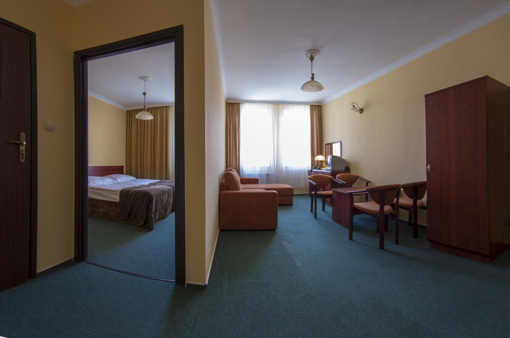 Hotel Morze Устка Екстериор снимка