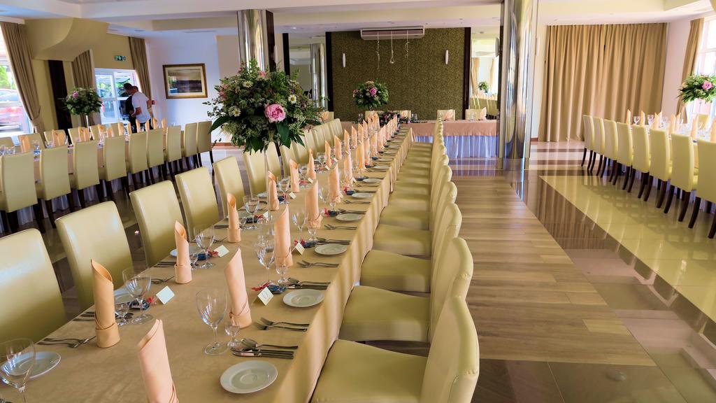 Hotel Morze Устка Екстериор снимка