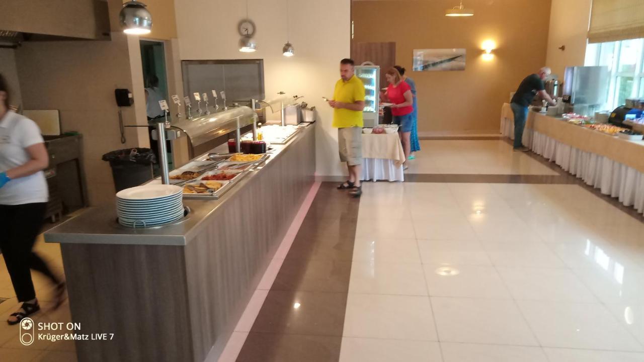 Hotel Morze Устка Екстериор снимка