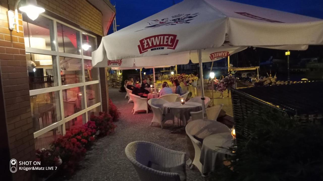 Hotel Morze Устка Екстериор снимка