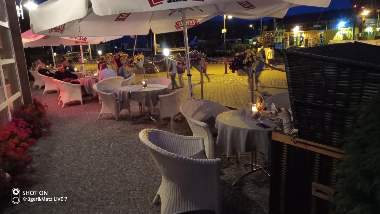 Hotel Morze Устка Екстериор снимка