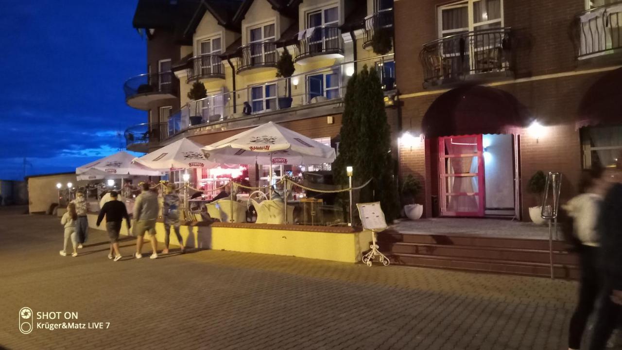 Hotel Morze Устка Екстериор снимка
